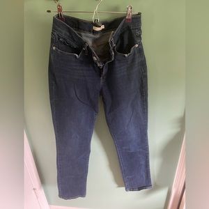 Levi’s Classic Straight dark wash jeans size 28